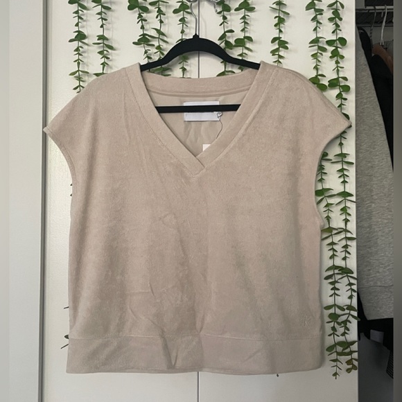 NWT Calvin Klein Women’s Cream V-neck Vest - Size M - Picture 1 of 11